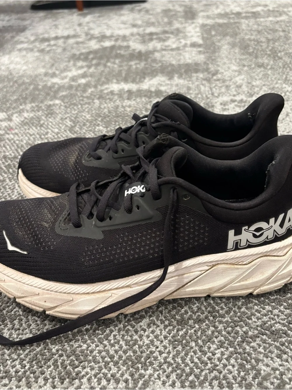 Hoka One One Arahi 7 Black White Athletic Running Shoes Womens U.S. 8.5D